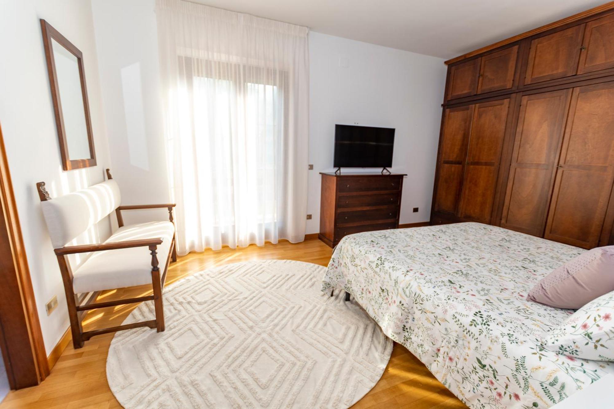 Ninetta Villa *